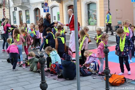 Otroci kamniških šol in vrtcev rajali na Glavnem trgu in se učili o trajnostni mobilnosti (7)